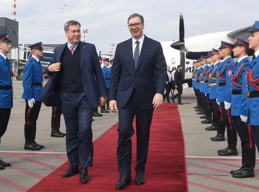 Predsednik Vučić dočekao premijera Bavarske na Aerodromu "Nikola Tesla"