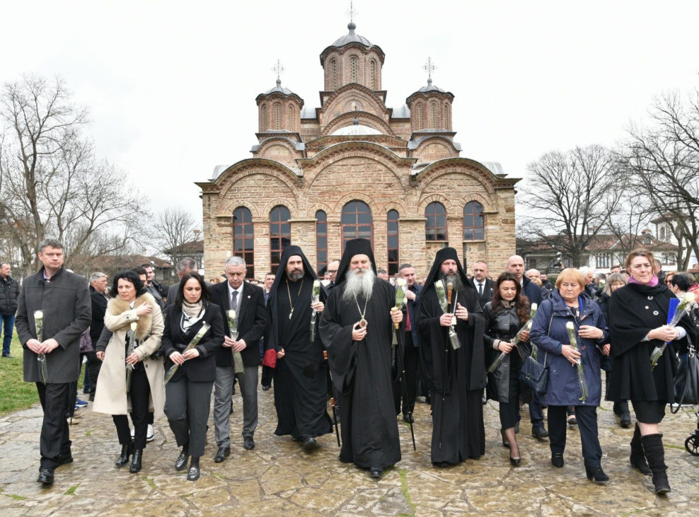 Parastosom i svečanom akademijom u Gračanici obeleženo 20 godina od pogroma nad Srbima