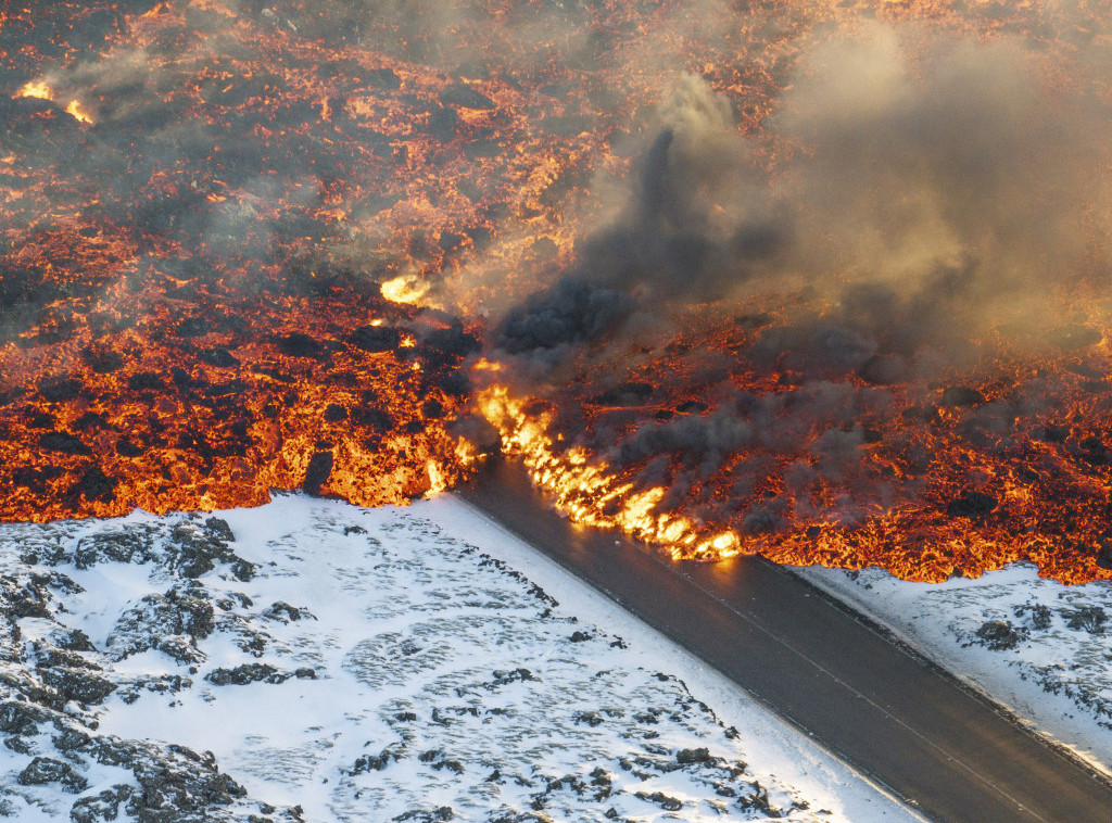 Lava nakon erupcije vulkana na Islandu stigla do istočne odbrane garda Grindavik