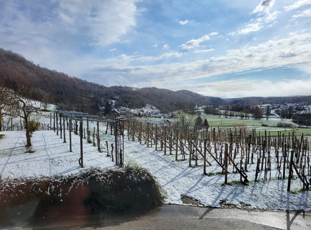 Hladno vreme u regionu, sneg u Sloveniji, Hrvatskoj i BiH