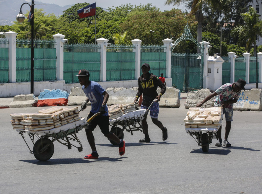 Više od 50 hiljada ljudi napustilo Port-o-Prens zbog nasilja bandi na Haitiju