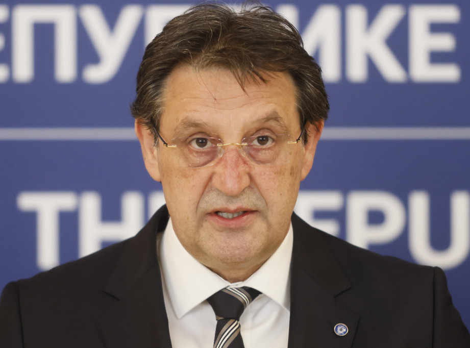 Ministar Gašić uputio telegram saučešća porodici ubijenog policajca