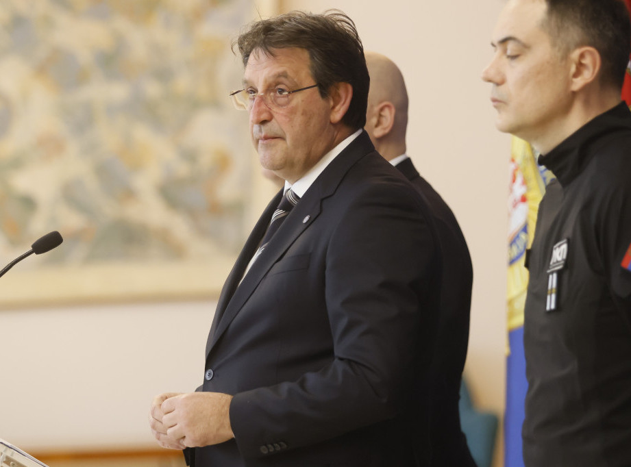 Gašić razgovarao sa načelnikom Generalštaba Italije o političko-bezbednosnoj situaciji u regionu