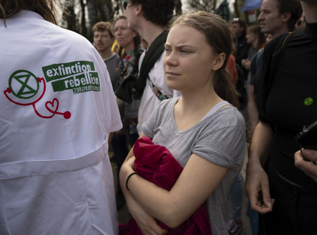 Aktivistkinja Greta Tunberg uhapšena na demonstracijama u Hagu