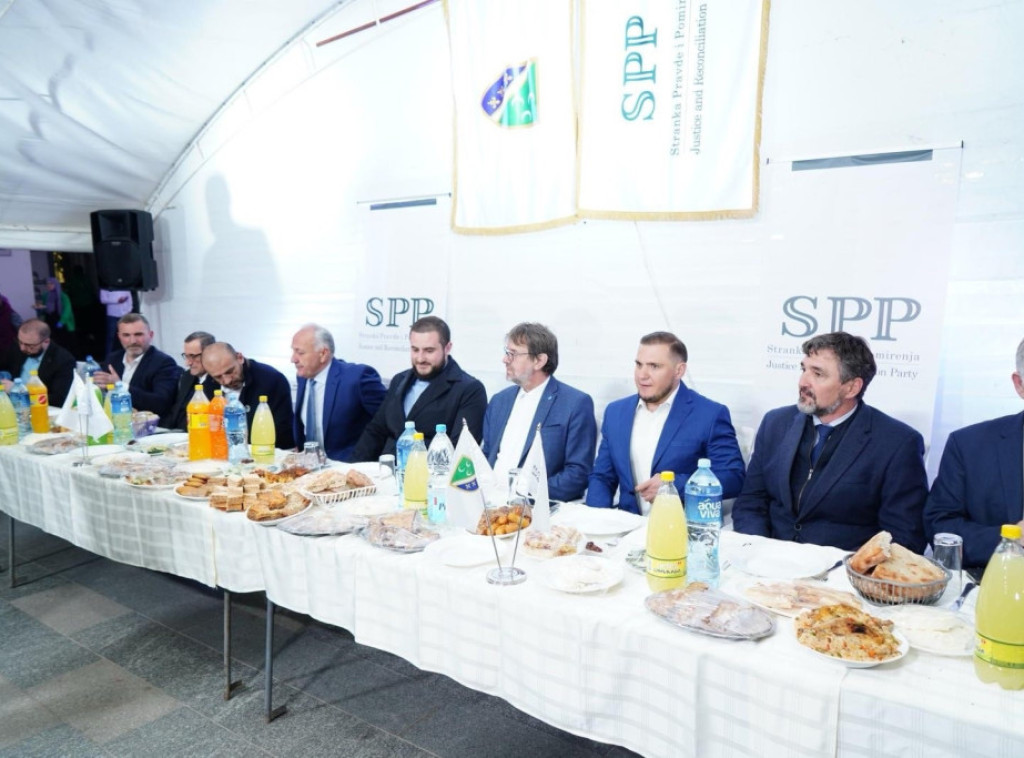 Žigmanov bio gost na iftaru na gradskom trgu u Sjenici