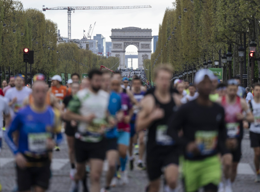 Atletičari iz Etiopije Mestavut Fikir i Mulugeta Uma pobednici maratona u Parizu