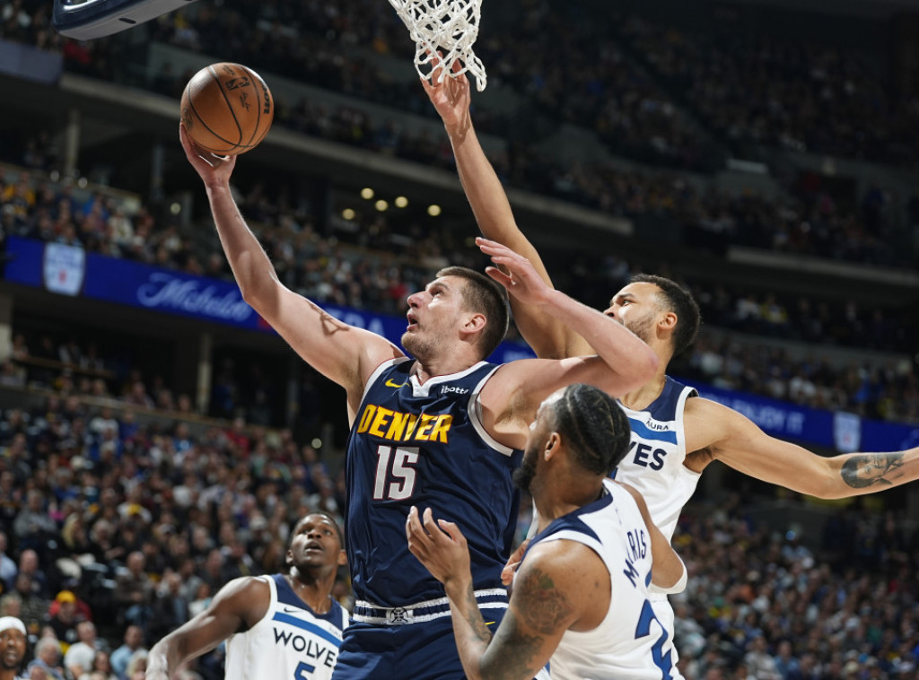 Denver sa Jokićem pobedio Minesotu za prvo mesto Zapadne konferencije NBA lige