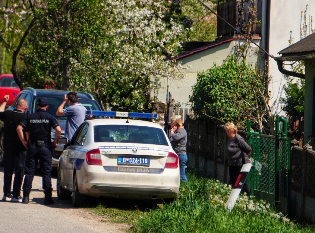 Nastavlja se potraga za telom devojčice u selu Zlot pretragom okoline kuće D. D.