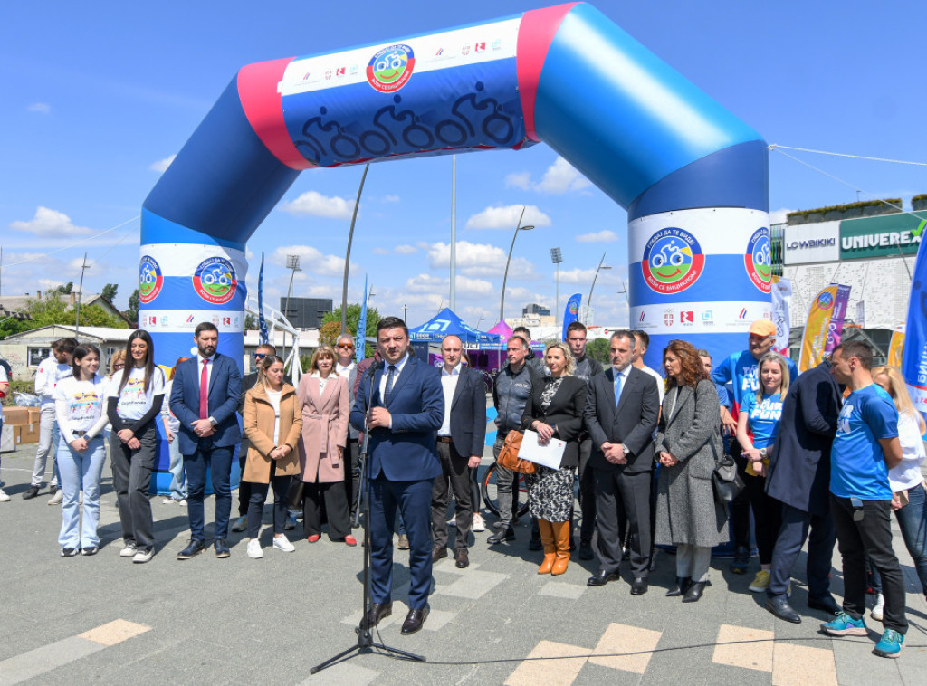 Novi Sad akcijom "Gledaj da te vide, vozi se biciklom" obeležio Dan planete zemlje