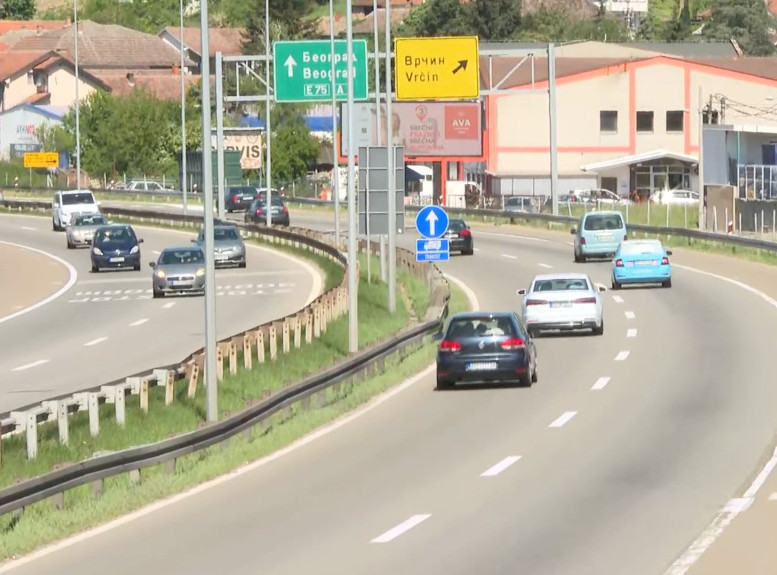 AMSS: Kolovozi uglavnom suvi, pred početak vikenda saobraćaj pojačanog intenziteta