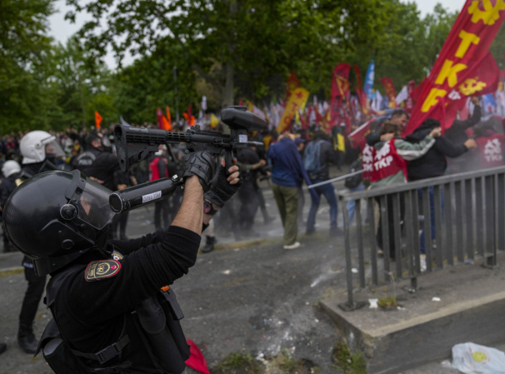 Širom sveta održani protesti povodom Međunarodnog praznika rada - traže se veća radnička prava