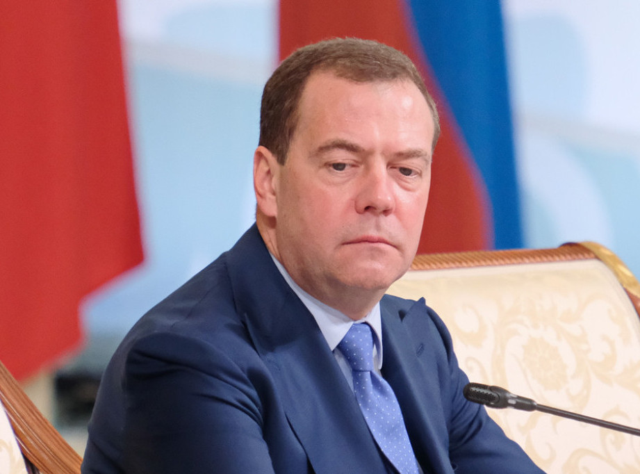 Dmitrij Medvedev poželeo neuspeh Ruteu i Fon der Lajen