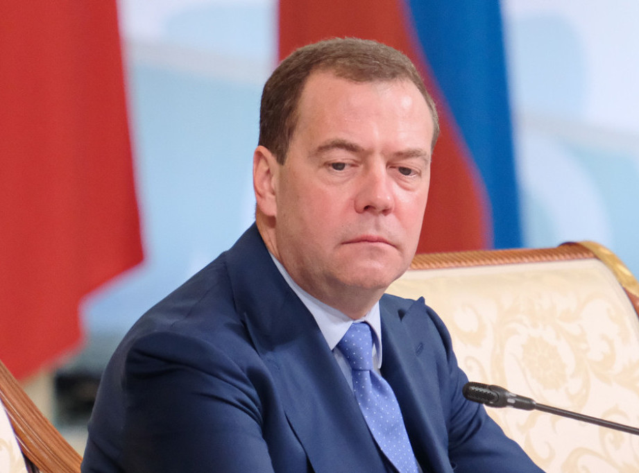 Medvedev: Svetu nije potrebno zlatno doba Amerike, već razvoj čovečanstva