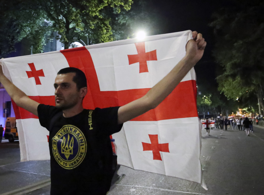 Gruzija: Demonstranti pokušavaju da preuzmu vlast na silu metodama srpske NVO