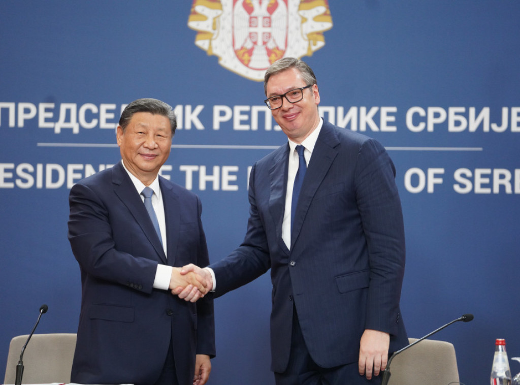 Si Đinping Vučiću poklonio skulpture Hrama neba u Pekingu i Hrama Svetog Save