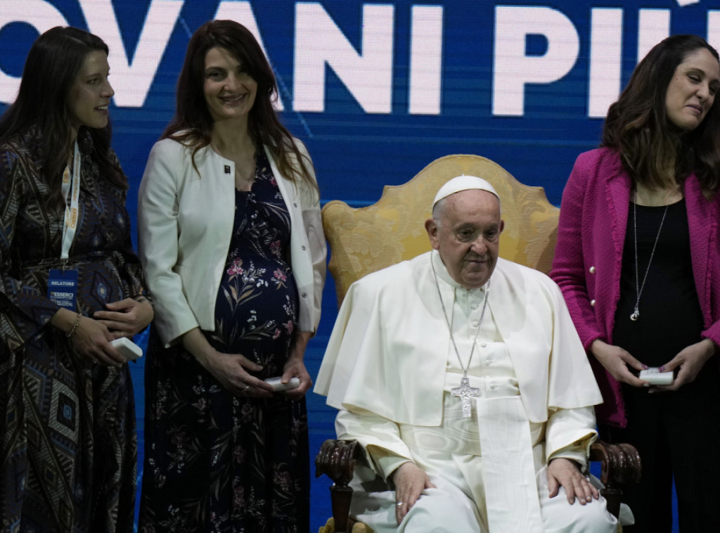 Papa Franja kritikovao kontracepciju, ukazao na problem pada nataliteta