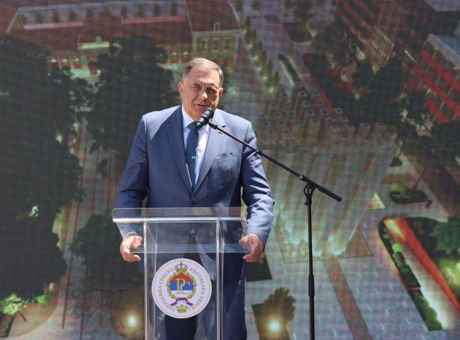 Dodik: Rezolucija o Srebrenici trajno bi podelila BiH; Spomenik poginulim borcima VRS odraz odnosa prema stradalima