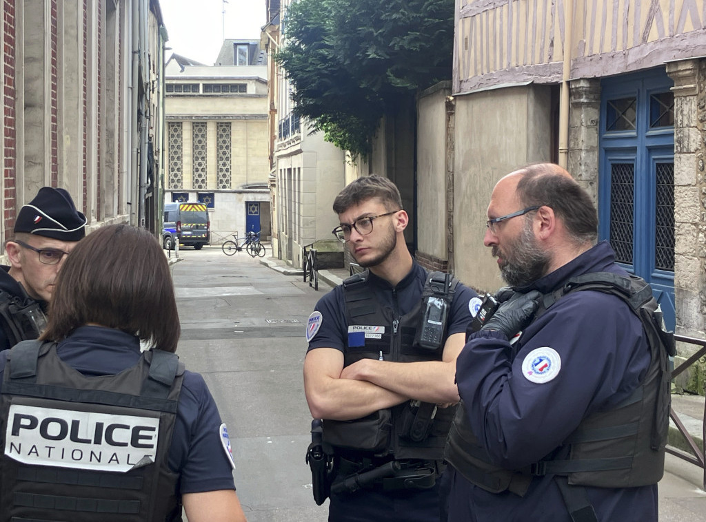 Francuska policija ubila muškarca koji je pokušao da zapali sinagogu