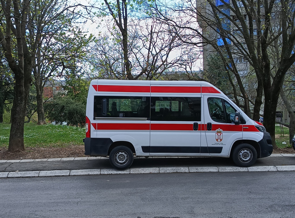 U sudaru putničkog voza i automobila na pruzi Lešnica-Loznica poginula jedna osoba
