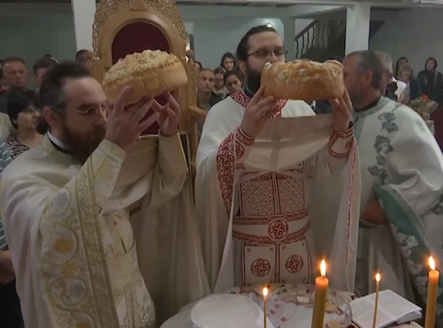 U Prištini u prisustvu raseljenih obeležena hramovna slava Sveti Nikola