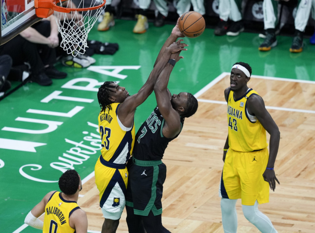 Košarkaši Bostona pobedili Indijanu i poveli 2:0 u finalu Istočne konferencije NBA lige