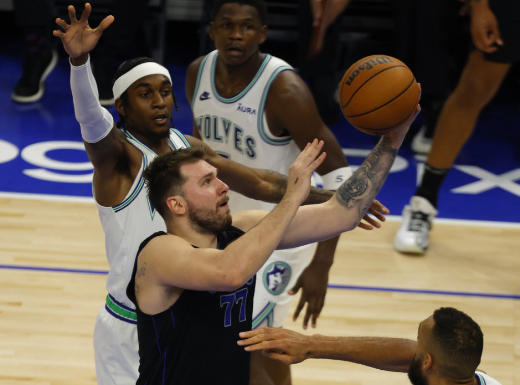 Košarkaši Dalasa predvođeni Lukom Dončićem poveli 2:0 protiv Minesote u finalu Zapadne konferencije NBA lige