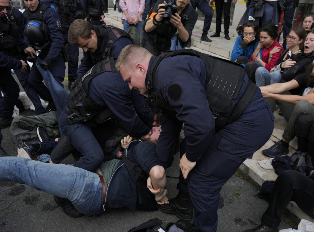 Na protestima ekoloških aktivista u Parizu privedene 173 osobe