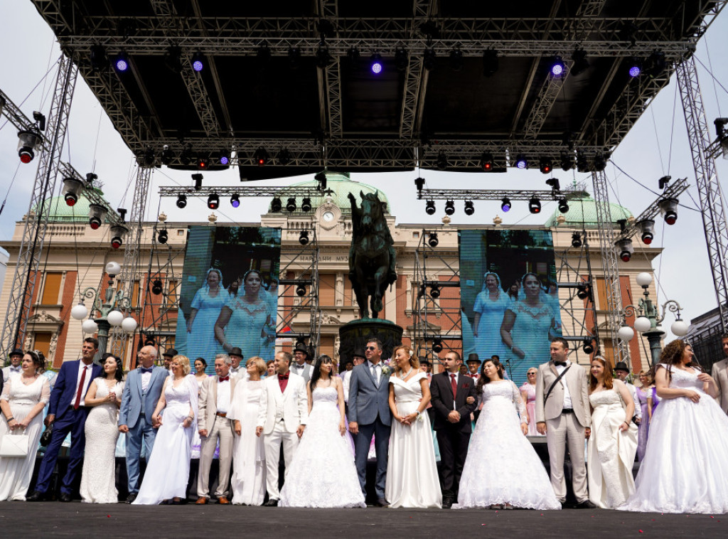 U Beogradu održano kolektivno venčanje za 12 parova