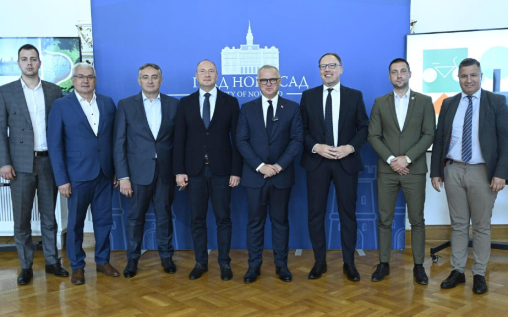 Vesić potpisao sporazume sa šest lokalnih samouprava o dodeli 9,2 miliona evra