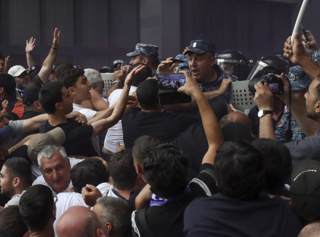 Najmanje 29 ljudi uhapšeno zbog nasilnih protesta u Jermeniji