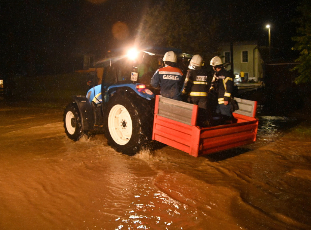 Slovenija: U mestu Boračeva poplavljeno 100 kuća, stanovnici evakuisani zbog klizišta