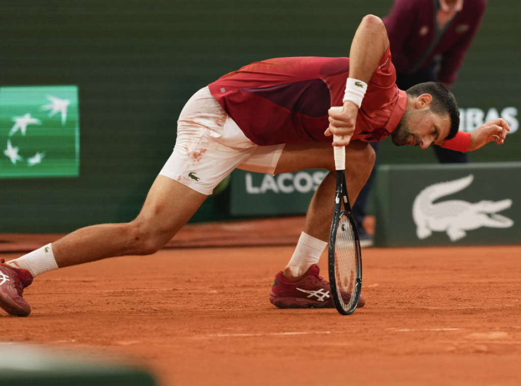 Djokovic undergoes knee operation in Paris