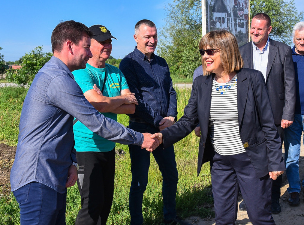 Maja Gojković u Gložanu: Pokrajinska vlada će pomoći da se ublaži šteta od nevremena