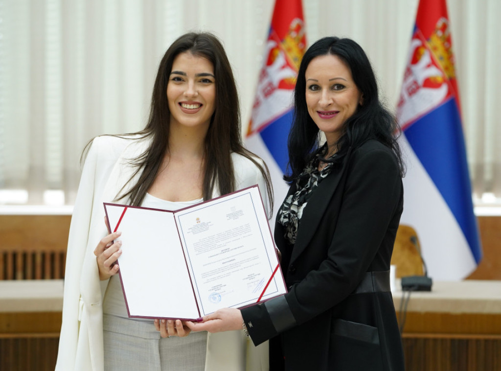 Ministarka državne uprave dodelila sertifikate studentima za obavljenu stručnu praksu