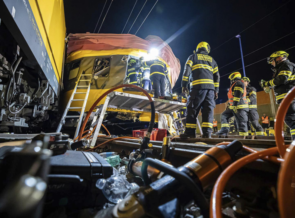 Najmanje četiri osobe poginule, 23 povređene u sudaru vozova u Češkoj