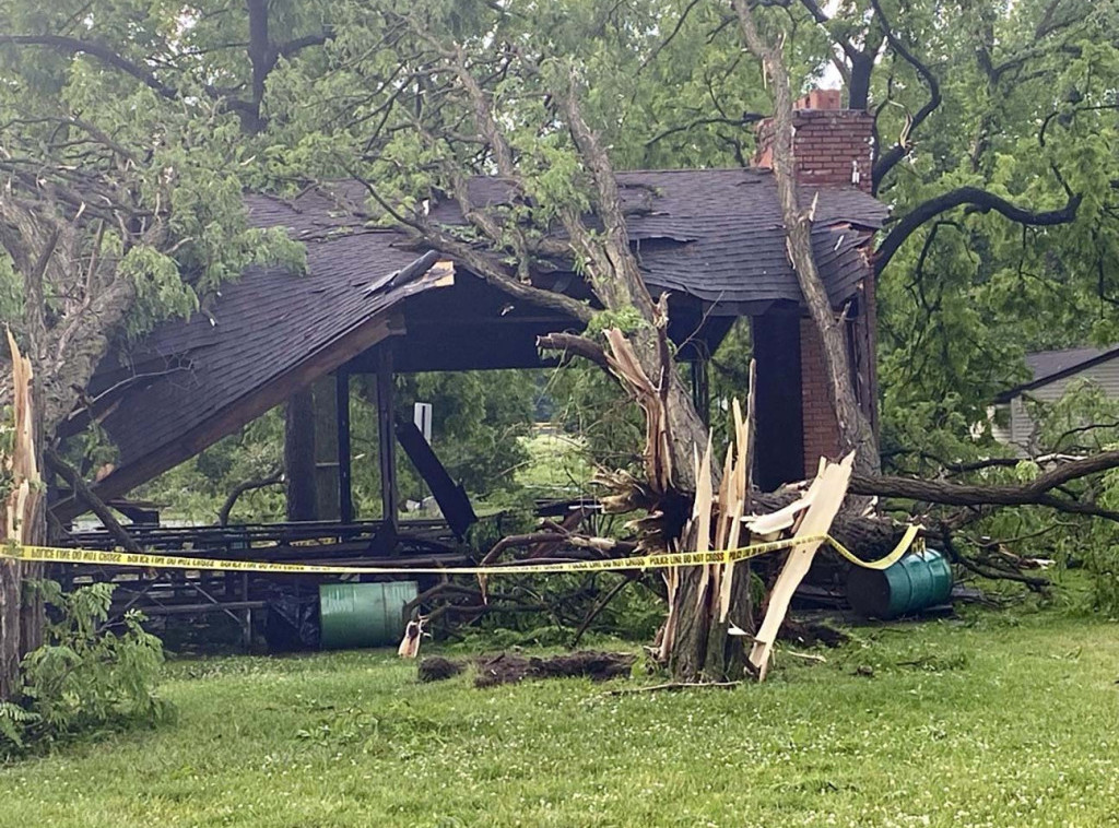 SAD: Dete poginulo, majka povređena u tornadu u Mičigenu, pet osoba povređeno u Merilendu