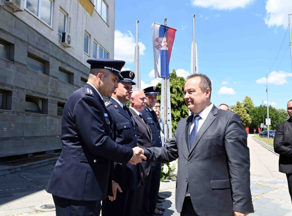 Ivica Dačić: MUP će nastaviti da unapređuje uslove rada svojih pripadnika