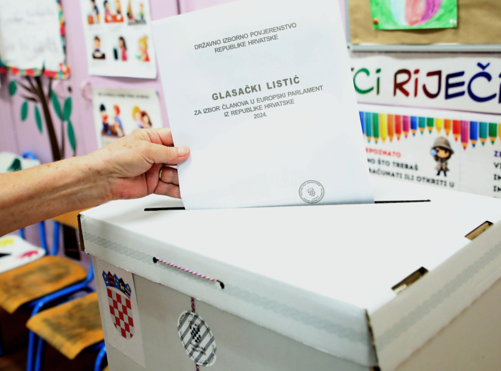 U Hrvatskoj i Sloveniji otvorena biračka mesta na izborima za EP, u Sloveniji se glasa i na tri referenduma
