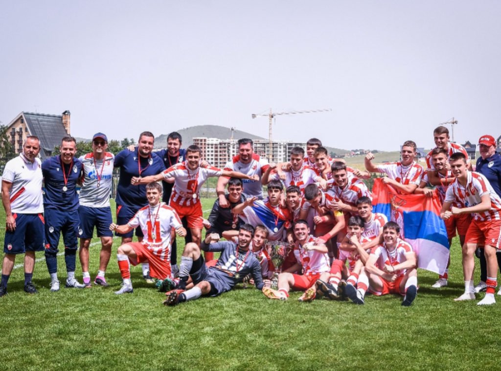 Mladi fudbaleri Crvene zvezde posle penala osvojili Kup prijateljstva