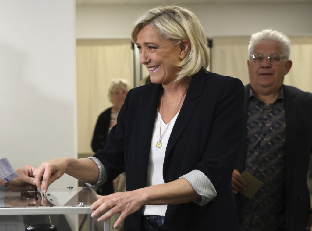 Stranka Marin Le Pen pobedila Makronov "Preporod" na izborima za EU
