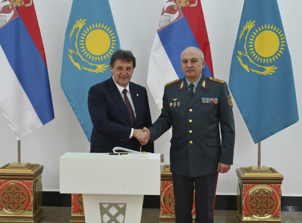 Gašić i Žaksilikov razgovarali u Kazahstanu o unapređenju vojne saradnje