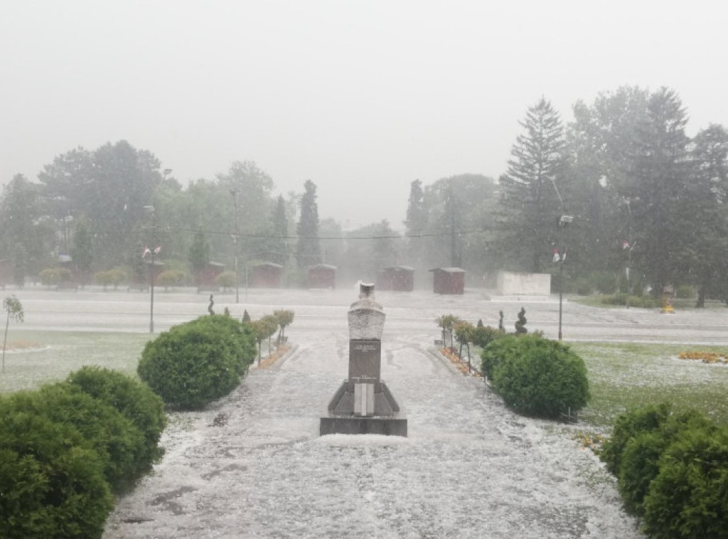 Opštinu Gornji Milanovac pogodio grad veličine oraha