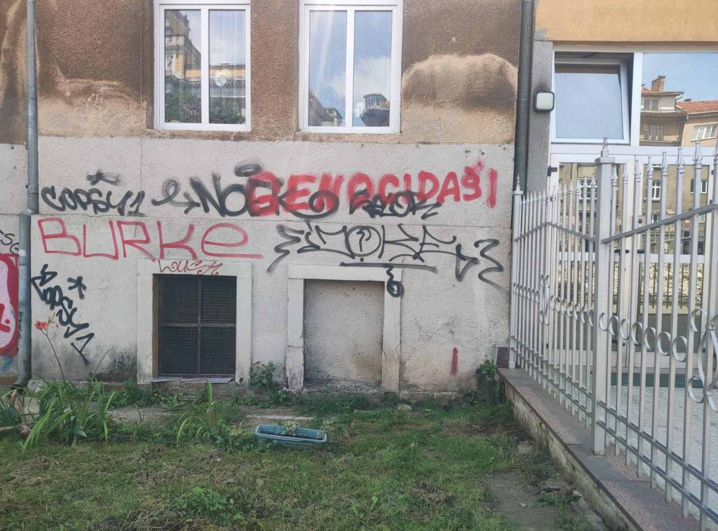 Ambasada Srbije u BiH: Što pre identifikovati i privesti pravdi počinioce vandalskog čina