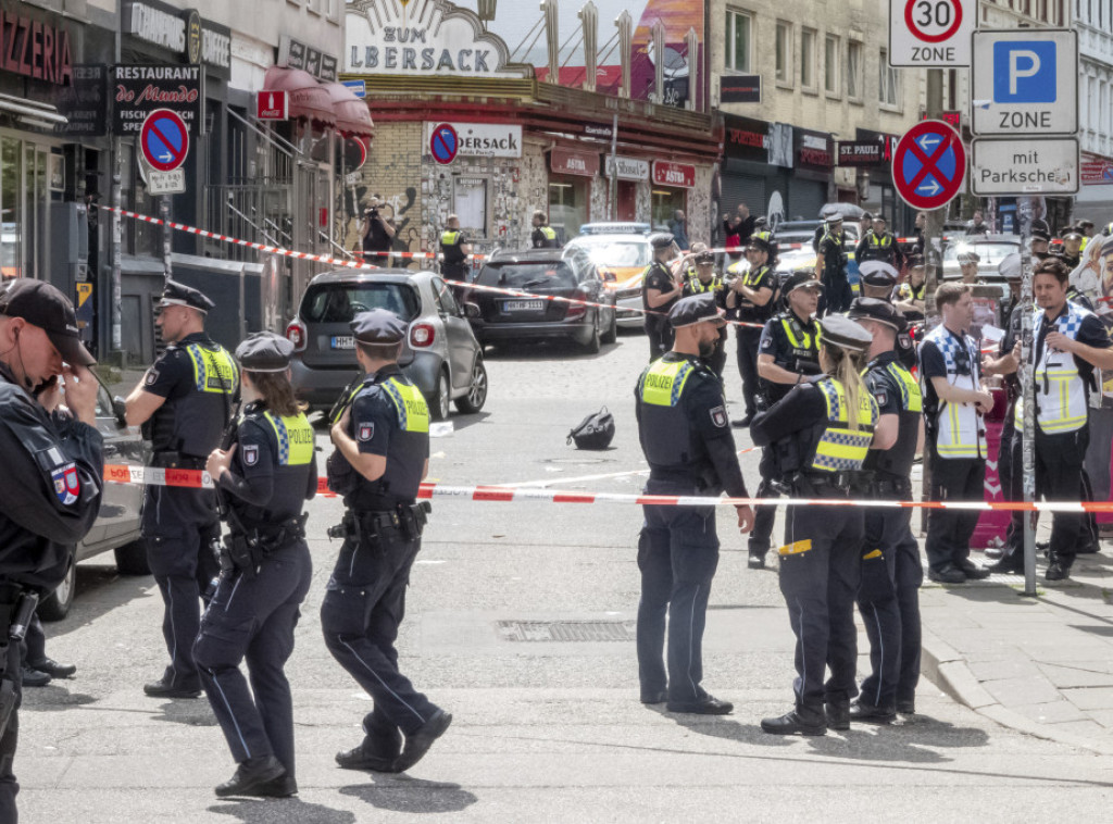 Hamburška policija pucala na napadača sa sekirom tokom šetnje holandskih navijača