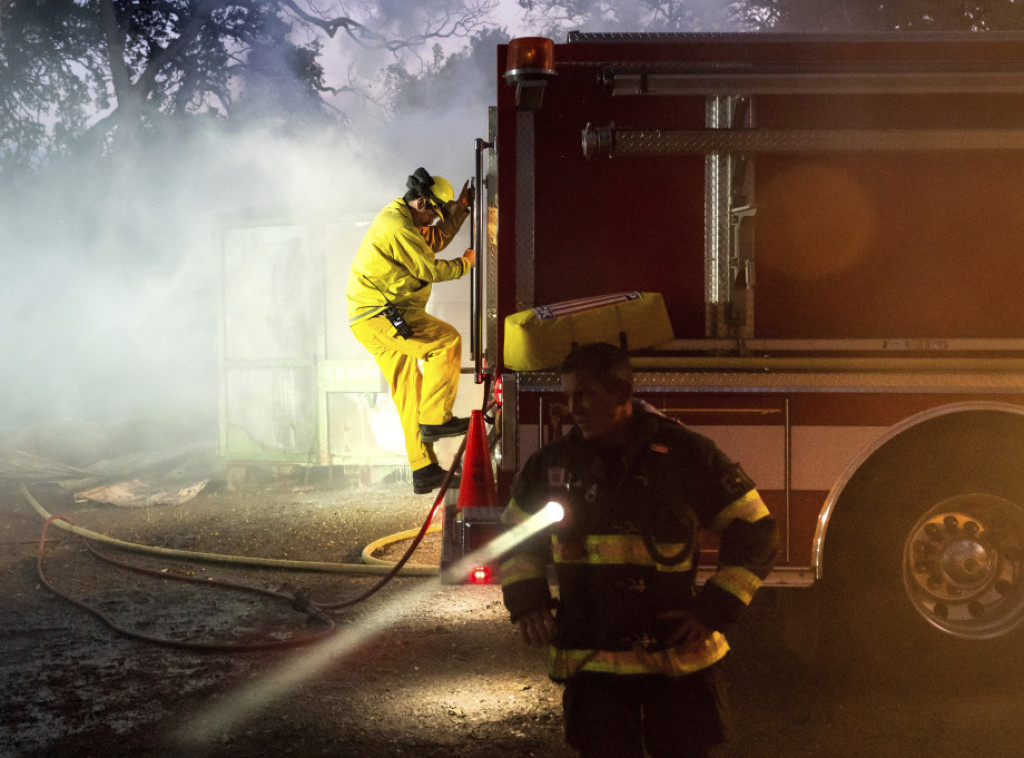 Širi se šumski požar kod Los Anđelesa zbog kojeg je evakuisano 1.200 ljudi