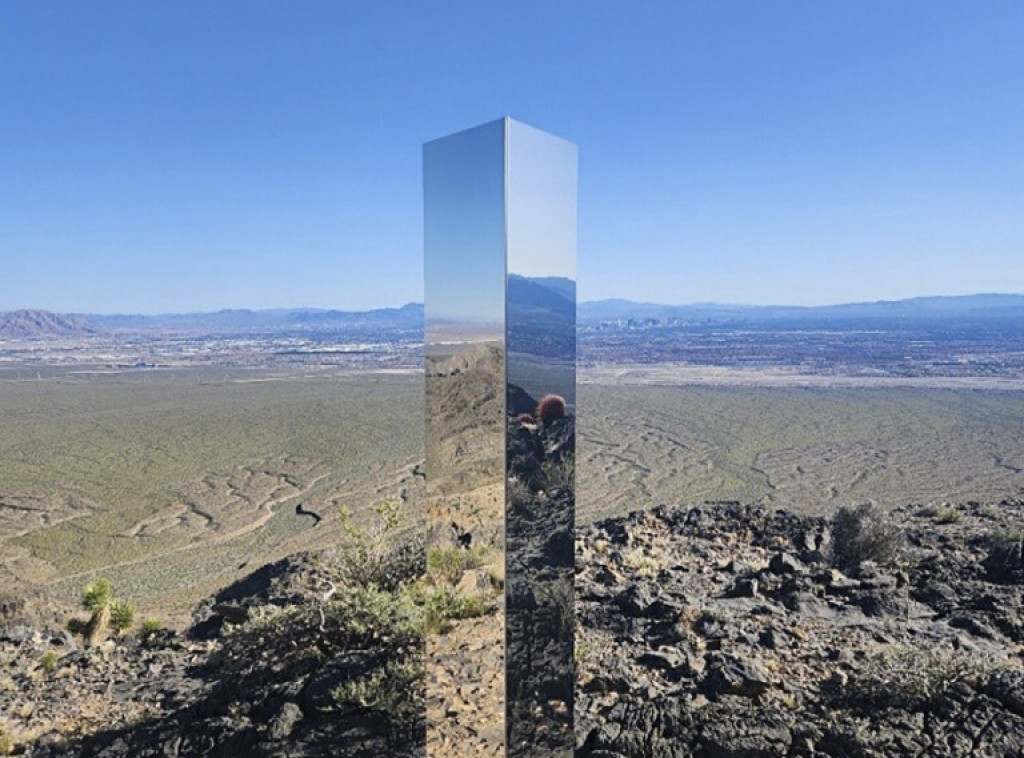 SAD: U blizini Las Vegasa pojavio se misteriozni monolit nepoznatog porekla