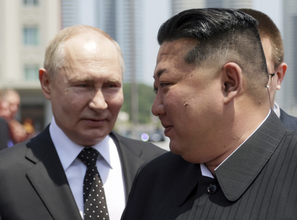 Putin i Kim razmenili poklone, razgovori dva lidera trajali oko dva ipo sata