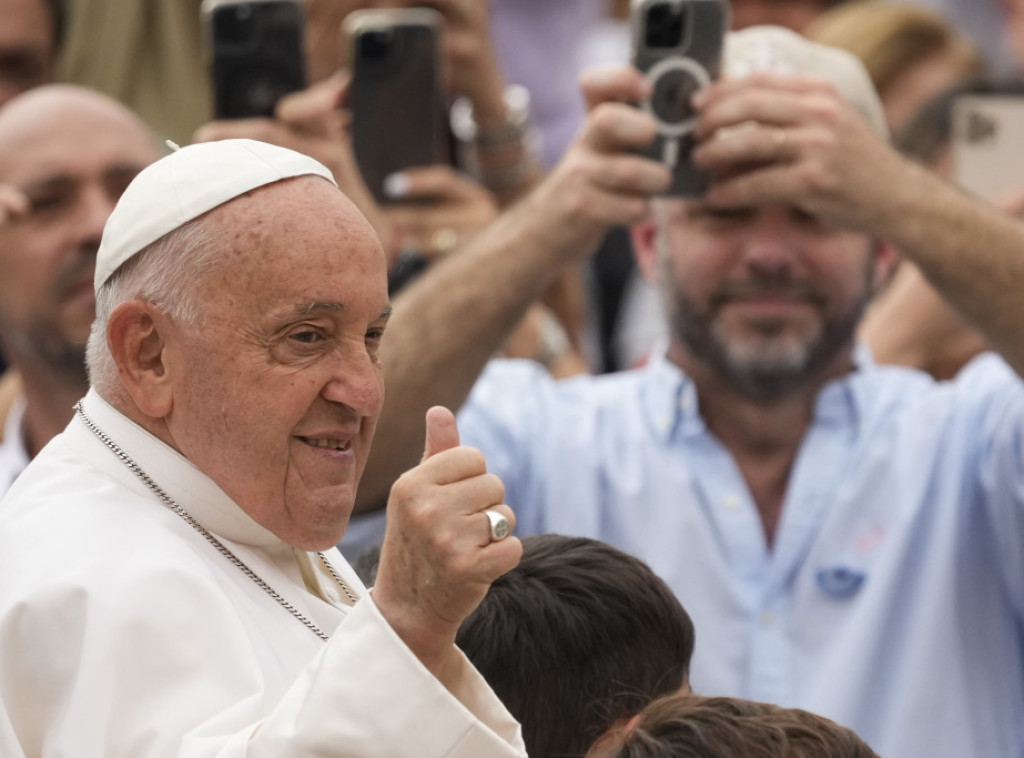 Papa pozvao države sveta na bolje postupanje prema izbeglicama