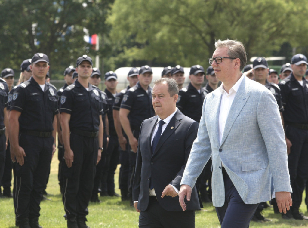 Na Makišu počela centralna svečanost povodom Dana MUP-a i policije, prisustvuje Vučić