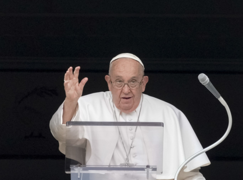 Papa: Vlade moraju izbegavati sukobe i odlučno težiti miru